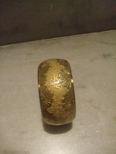 Golden Metal Bangles Manufacturer Supplier Wholesale Exporter Importer Buyer Trader Retailer in New Delhi Delhi India